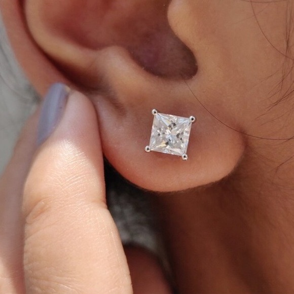 NEW 2.5 CARAT SILVER SQUARE DIAMOND STUD EARRINGS - Picture 3 of 3